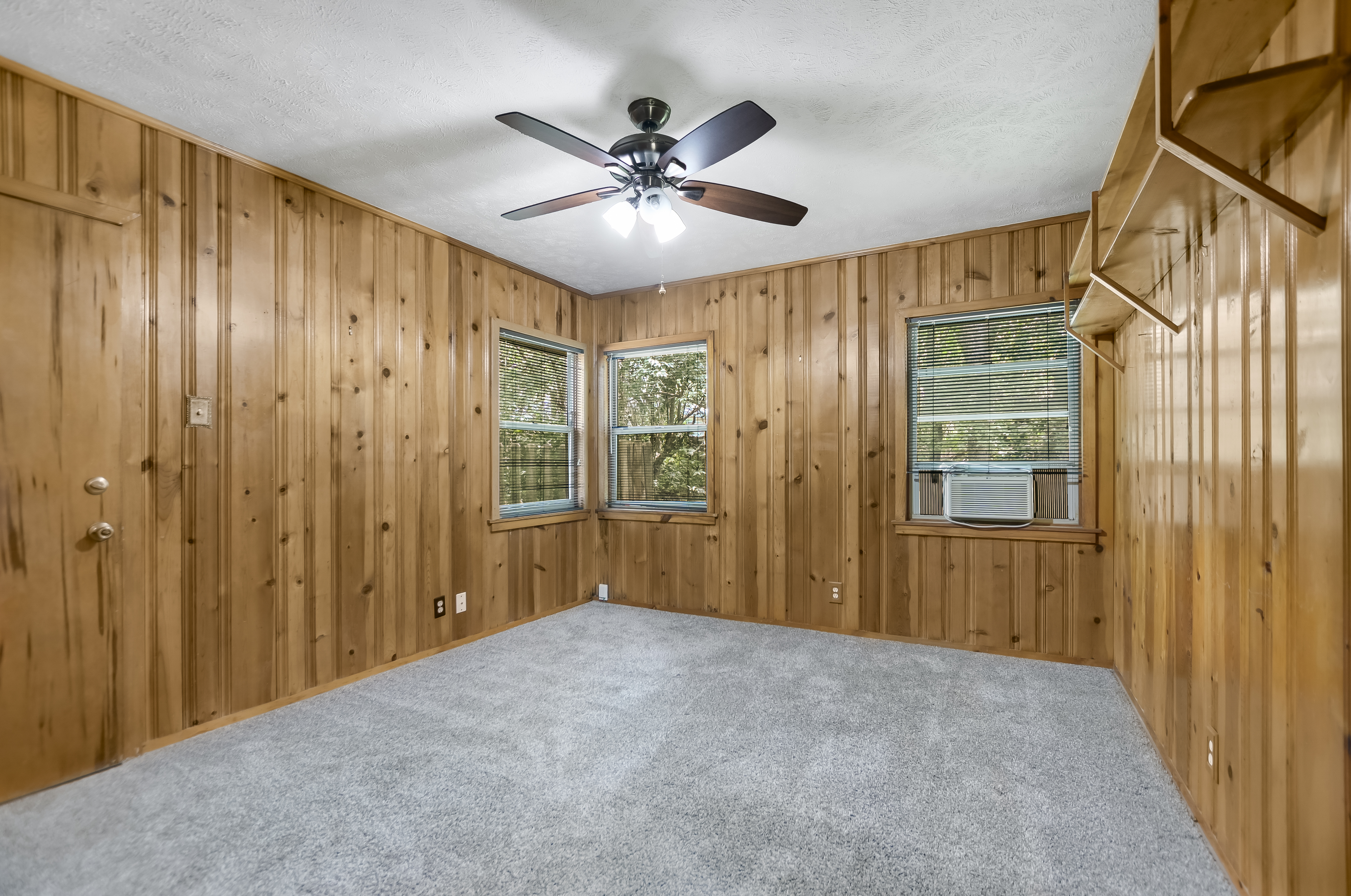  JUST LISTED in Tarrytown - 物件實景