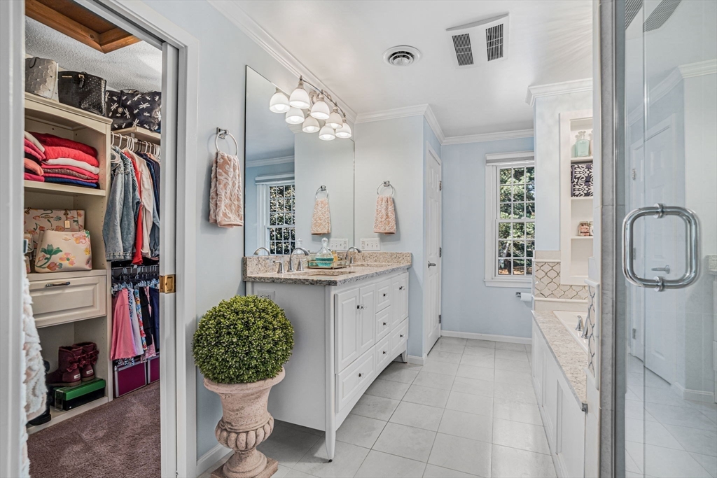 Franklin, Massachusetts, 02038, United States, 2 Bedrooms Bedrooms, ,Residential,For Sale,1984622