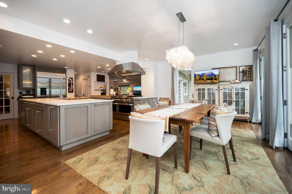 Fredericksburg, Virginia, 22405, United States, 5 Bedrooms Bedrooms, ,5 BathroomsBathrooms,Residential,For Sale,1825163