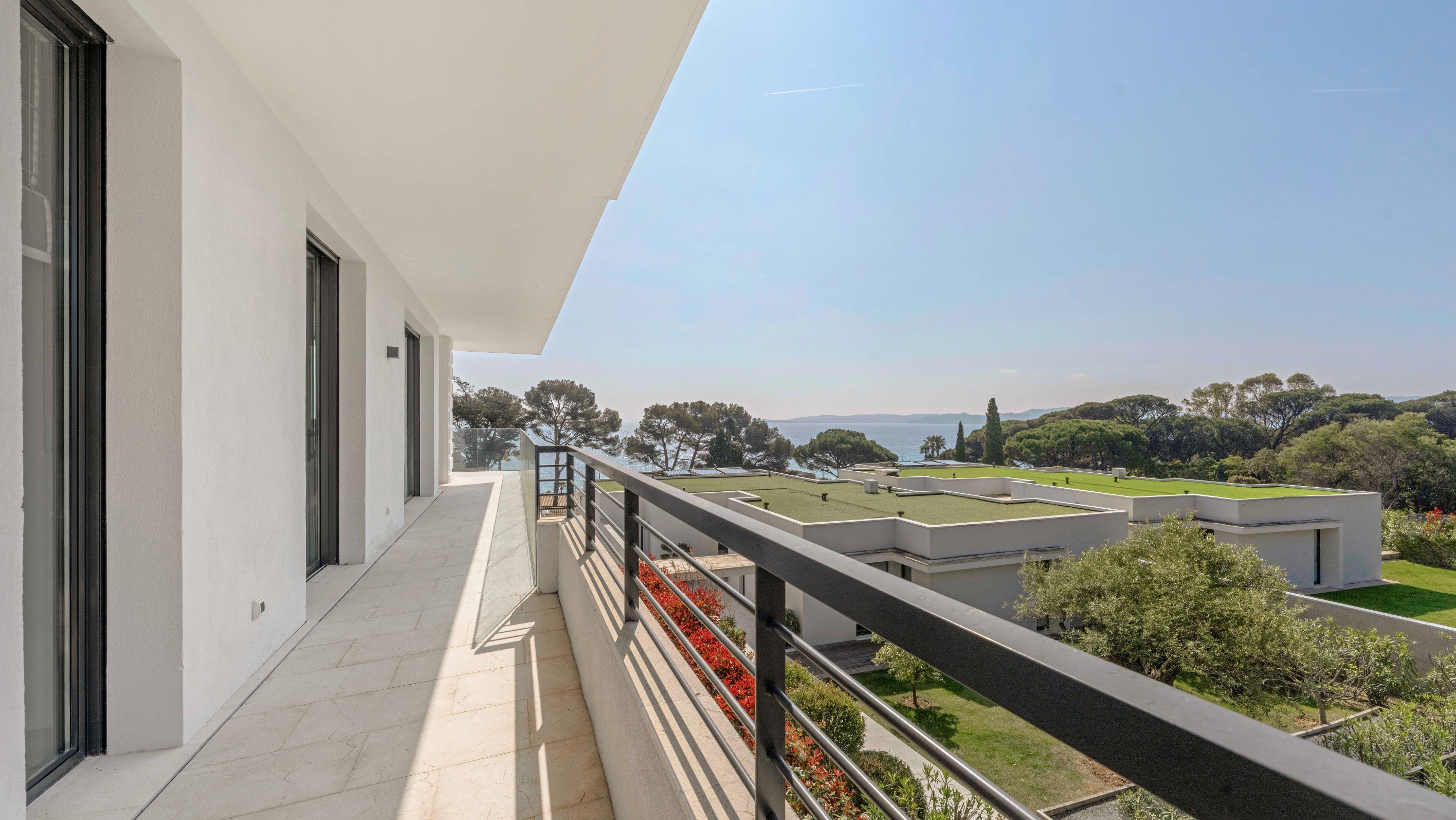  Sainte-Maxime seafront apartment 2 bedroom panoramic sea view pool garages near… - 物件實景