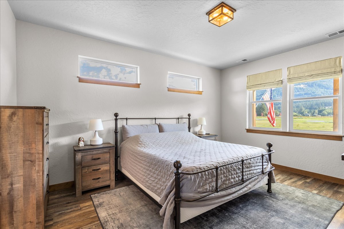 Sagle, Idaho, 83860, United States, 4 Bedrooms Bedrooms, ,3 BathroomsBathrooms,Residential,For Sale,1824083