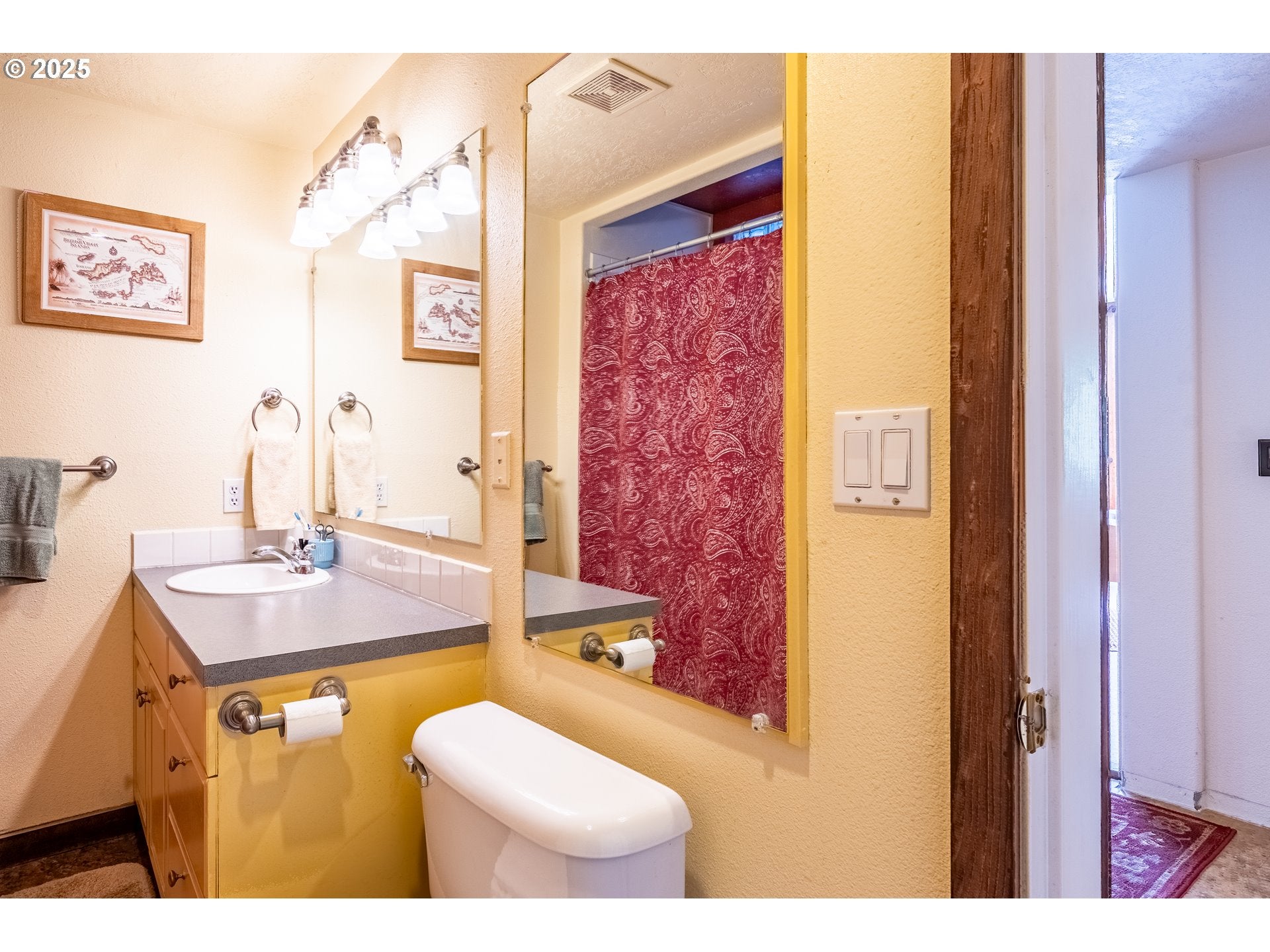 Portland, Oregon, 97219, United States, 4 Bedrooms Bedrooms, ,3 BathroomsBathrooms,Residential,For Sale,1985730