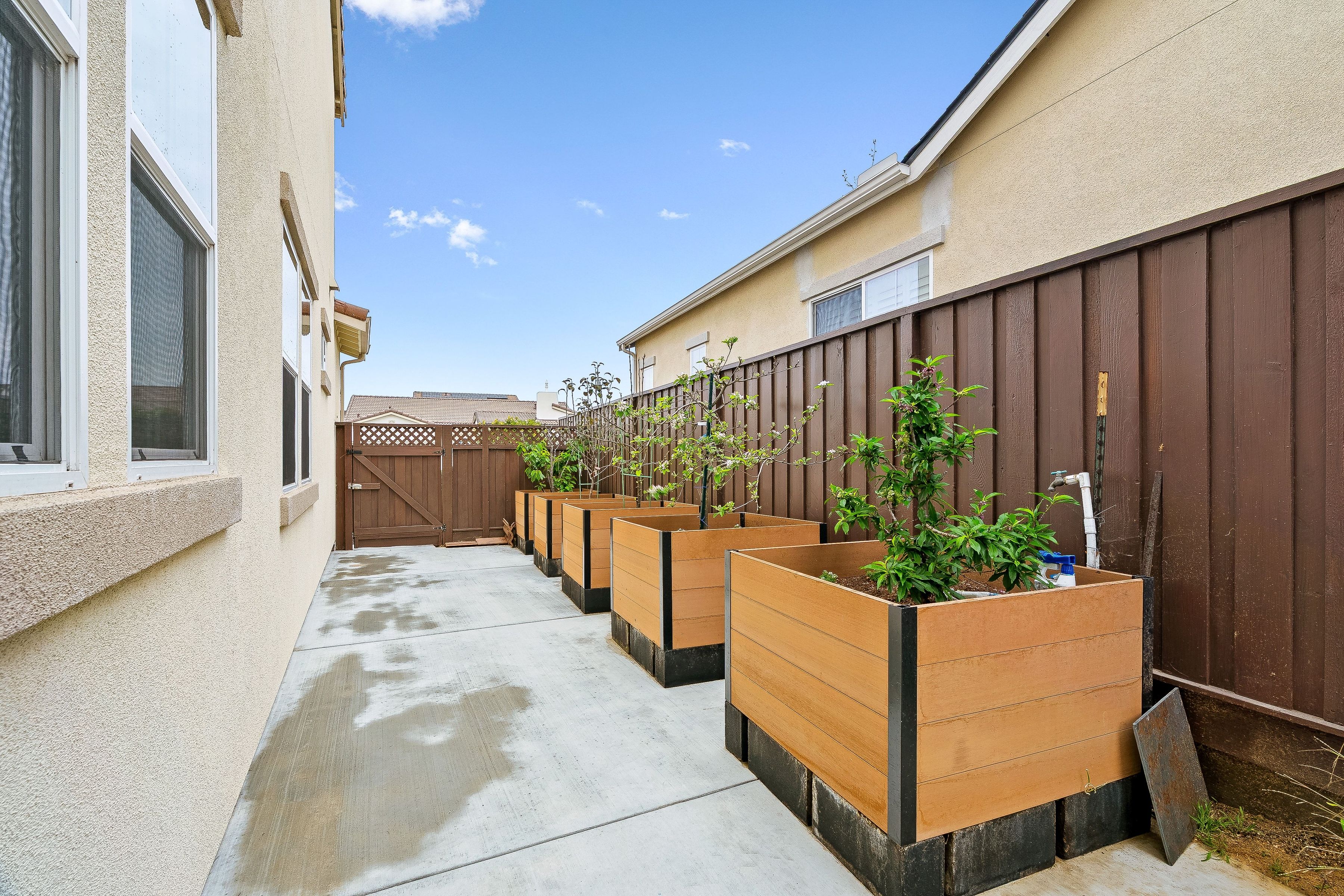  600 Bluffs Drive - 物件實景