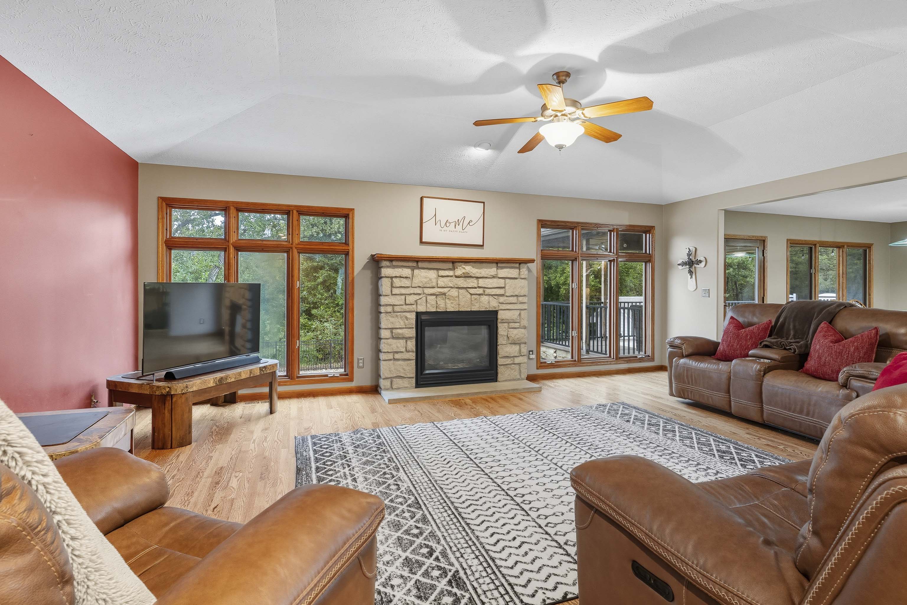 Manhattan, Kansas, 66502, United States, 5 Bedrooms Bedrooms, ,3 BathroomsBathrooms,Residential,For Sale,1960988