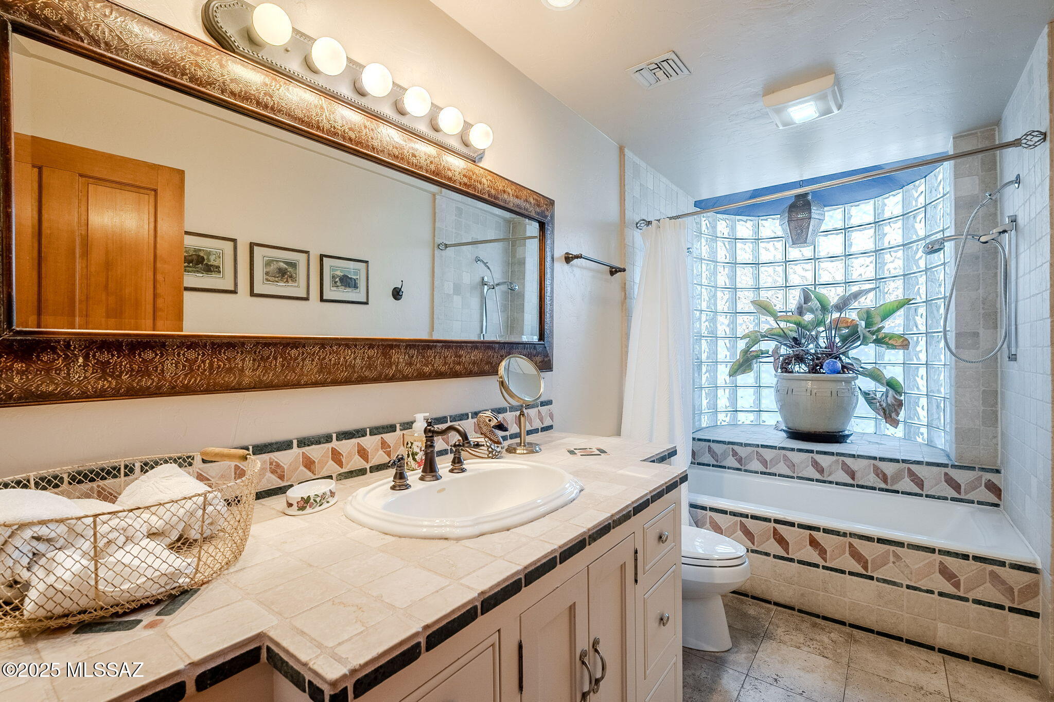 Tucson, Arizona, 85719, United States, 5 Bedrooms Bedrooms, ,5 BathroomsBathrooms,Residential,For Sale,1778389