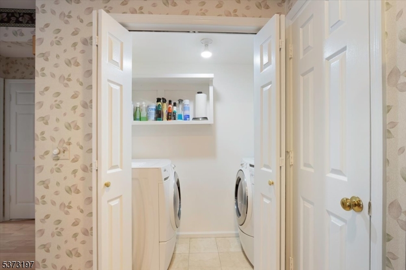 Clifton, New Jersey, 07012, United States, 3 Bedrooms Bedrooms, ,3 BathroomsBathrooms,Residential,For Sale,1937751