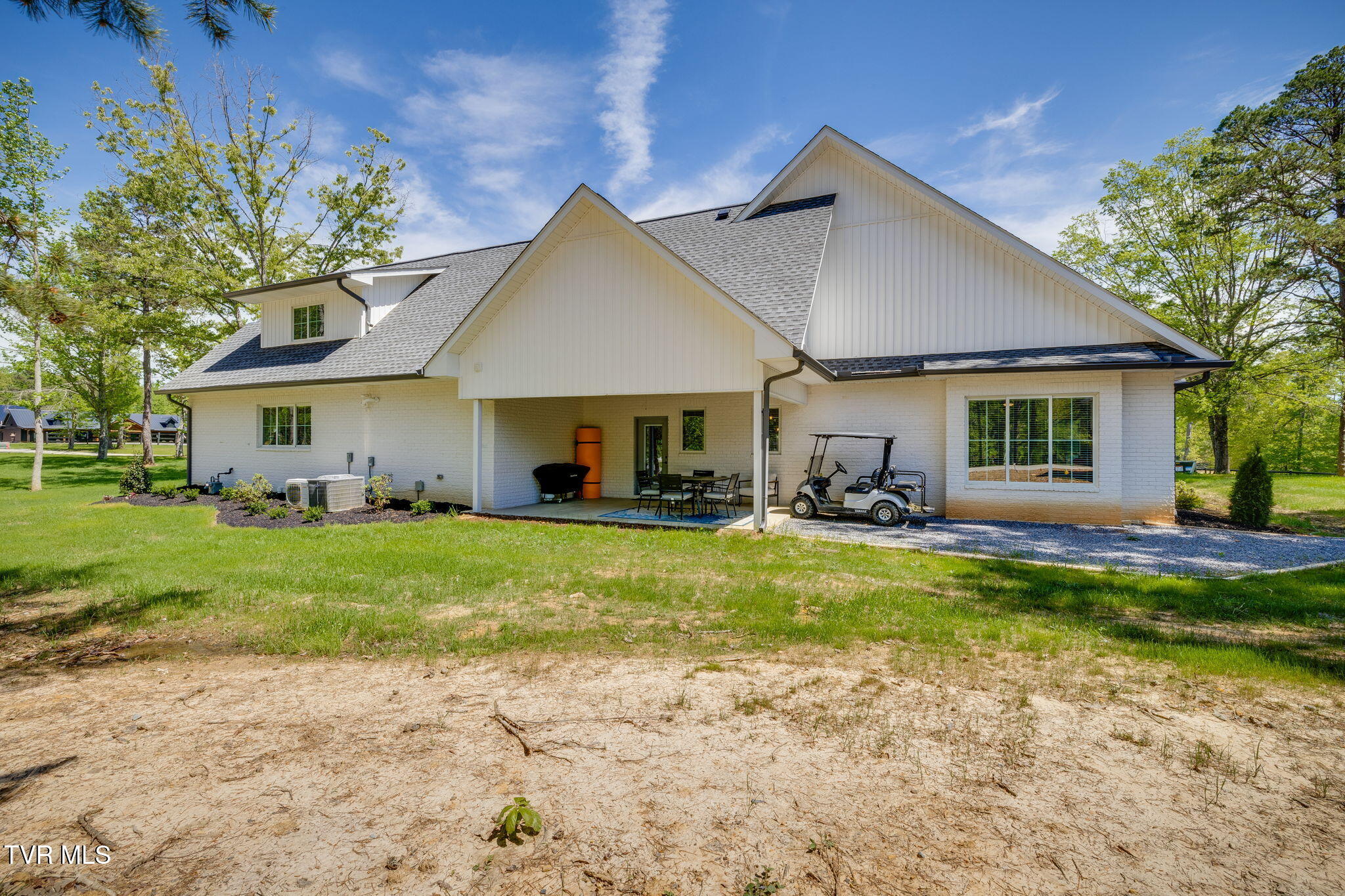 Dandridge, Tennessee, 37725, United States, 3 Bedrooms Bedrooms, ,4 BathroomsBathrooms,Residential,For Sale,2040308