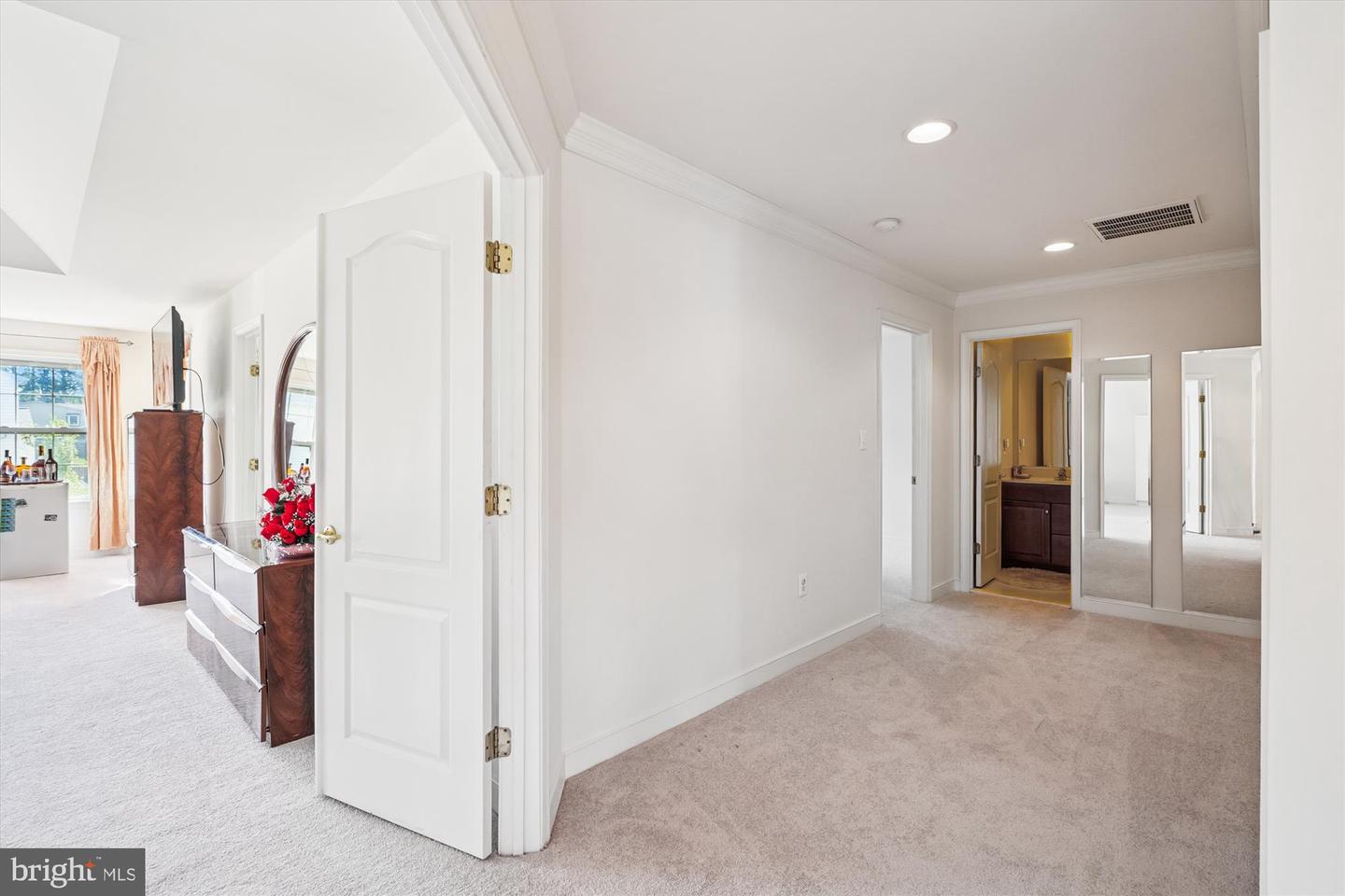Woodbridge, Virginia, 22193, United States, 4 Bedrooms Bedrooms, ,5 BathroomsBathrooms,Residential,For Sale,1950998