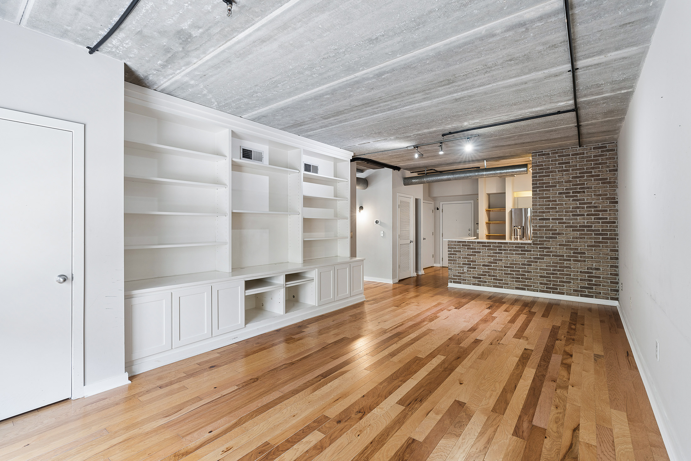  Spacious Heart-of-Midtown Condo - 物件實景