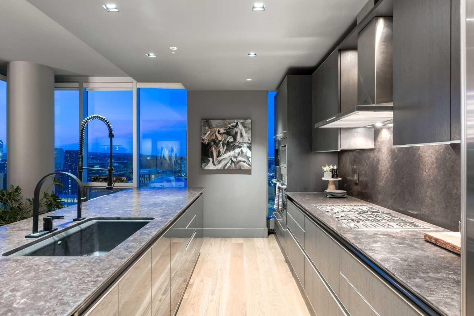 CALGARY, Alberta, T2G 0C7, CA, 2 Bedrooms Bedrooms, ,3 BathroomsBathrooms,Residential,For Sale,1837993