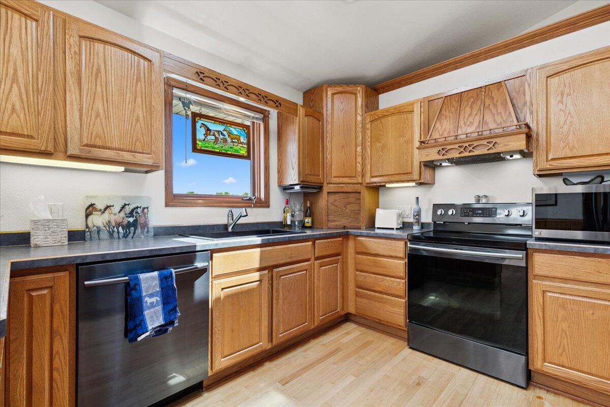 Hubbard, Wisconsin, 53035, United States, 4 Bedrooms Bedrooms, ,4 BathroomsBathrooms,Residential,For Sale,1885428