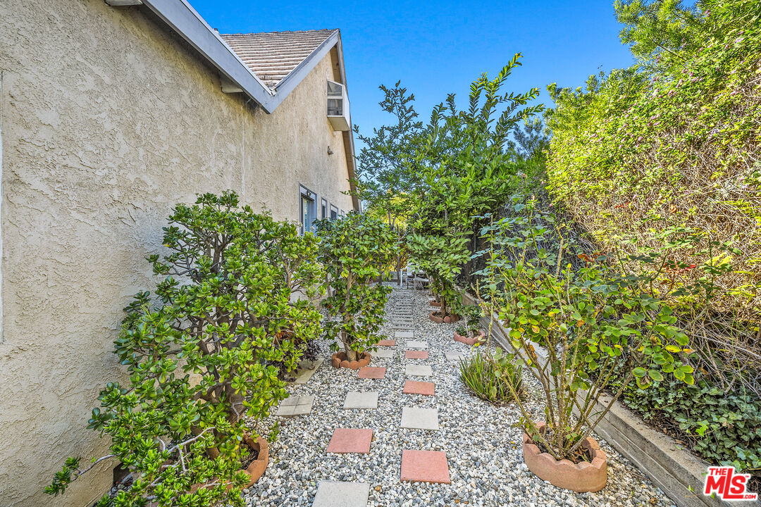 Los Angeles, California, 90041, United States, 3 Bedrooms Bedrooms, ,2 BathroomsBathrooms,Residential,For Sale,2000501