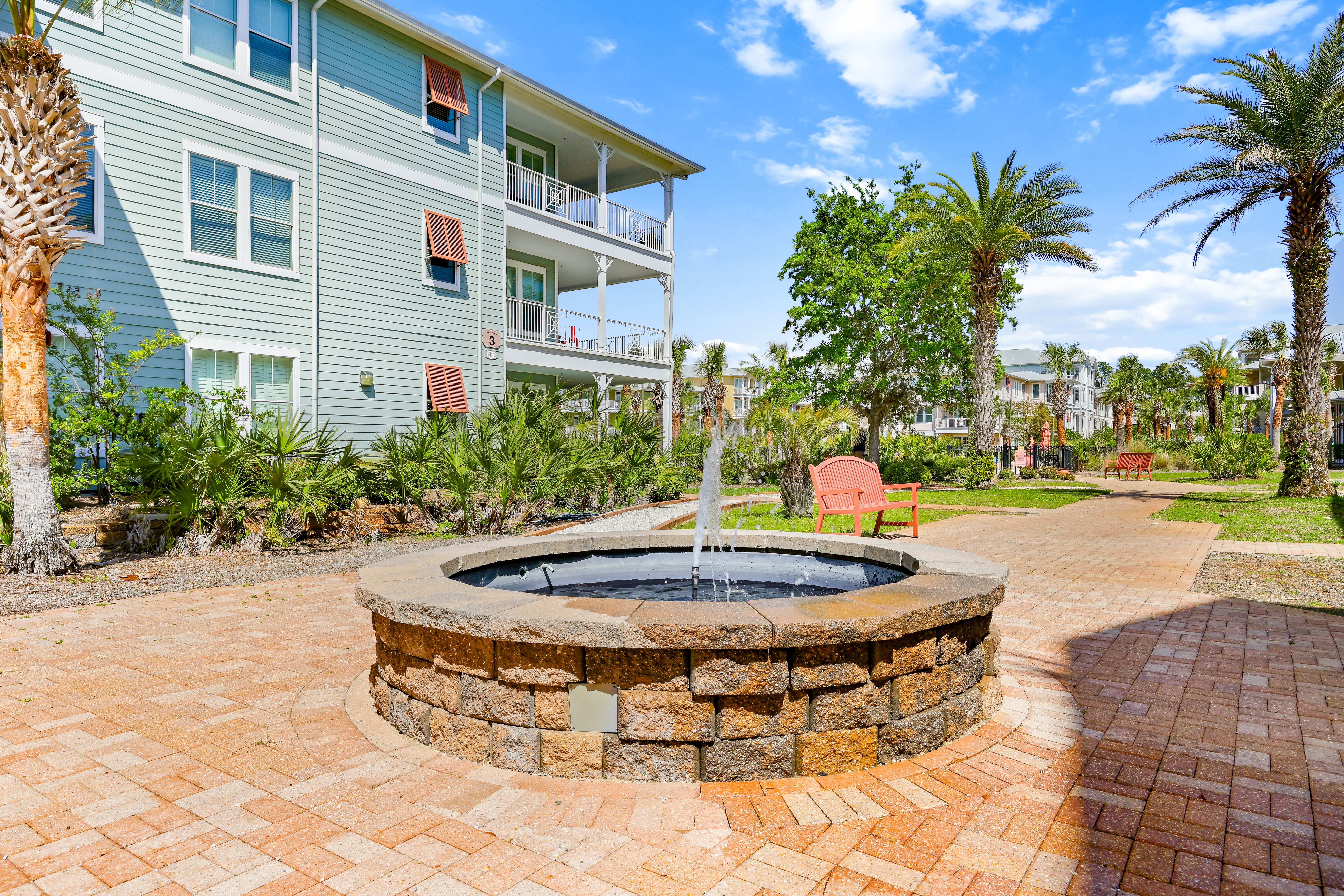  Resort-Style First-Floor Condo With Private Patio - 物件實景