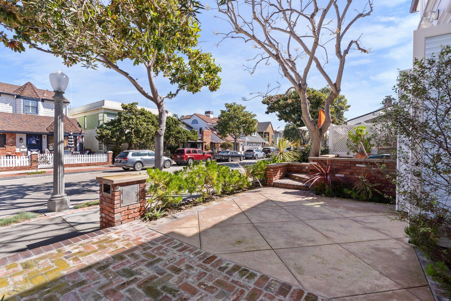 Newport Beach, California, 92661, United States, 4 Bedrooms Bedrooms, ,4 BathroomsBathrooms,Residential,For Sale,1849950
