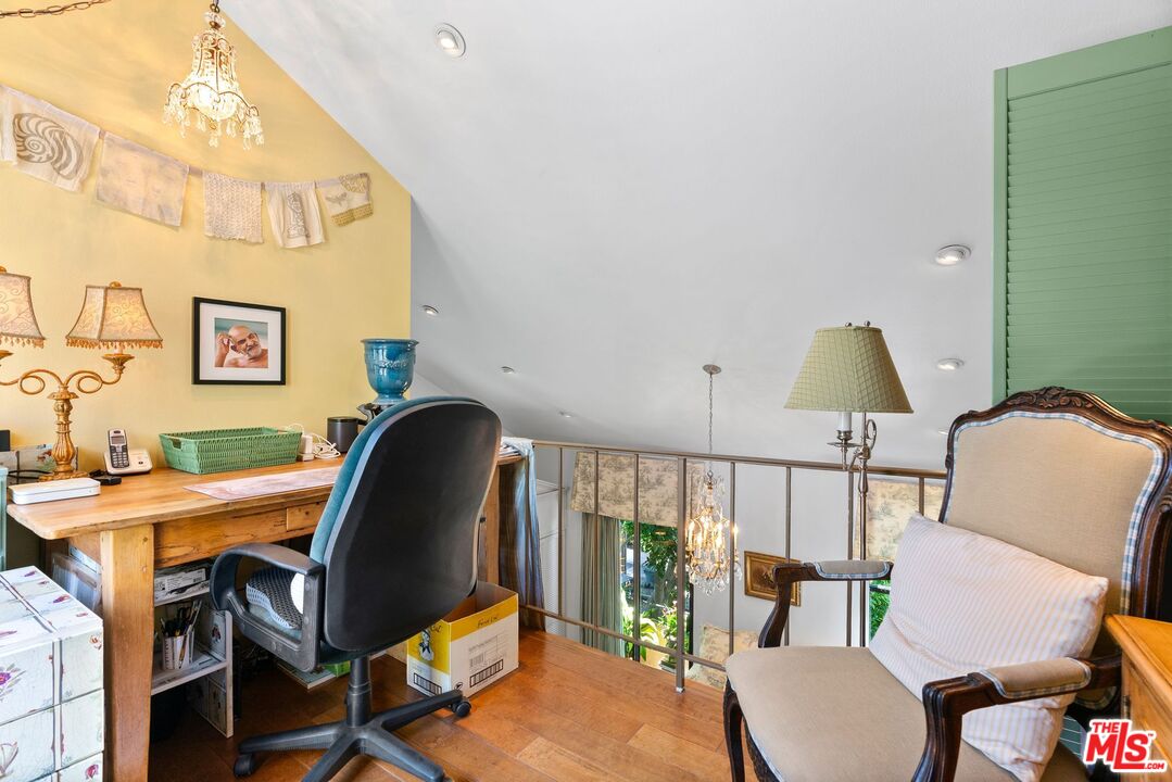 West Hollywood, California, 90069, United States, 2 Bedrooms Bedrooms, ,3 BathroomsBathrooms,Residential,For Sale,1896709