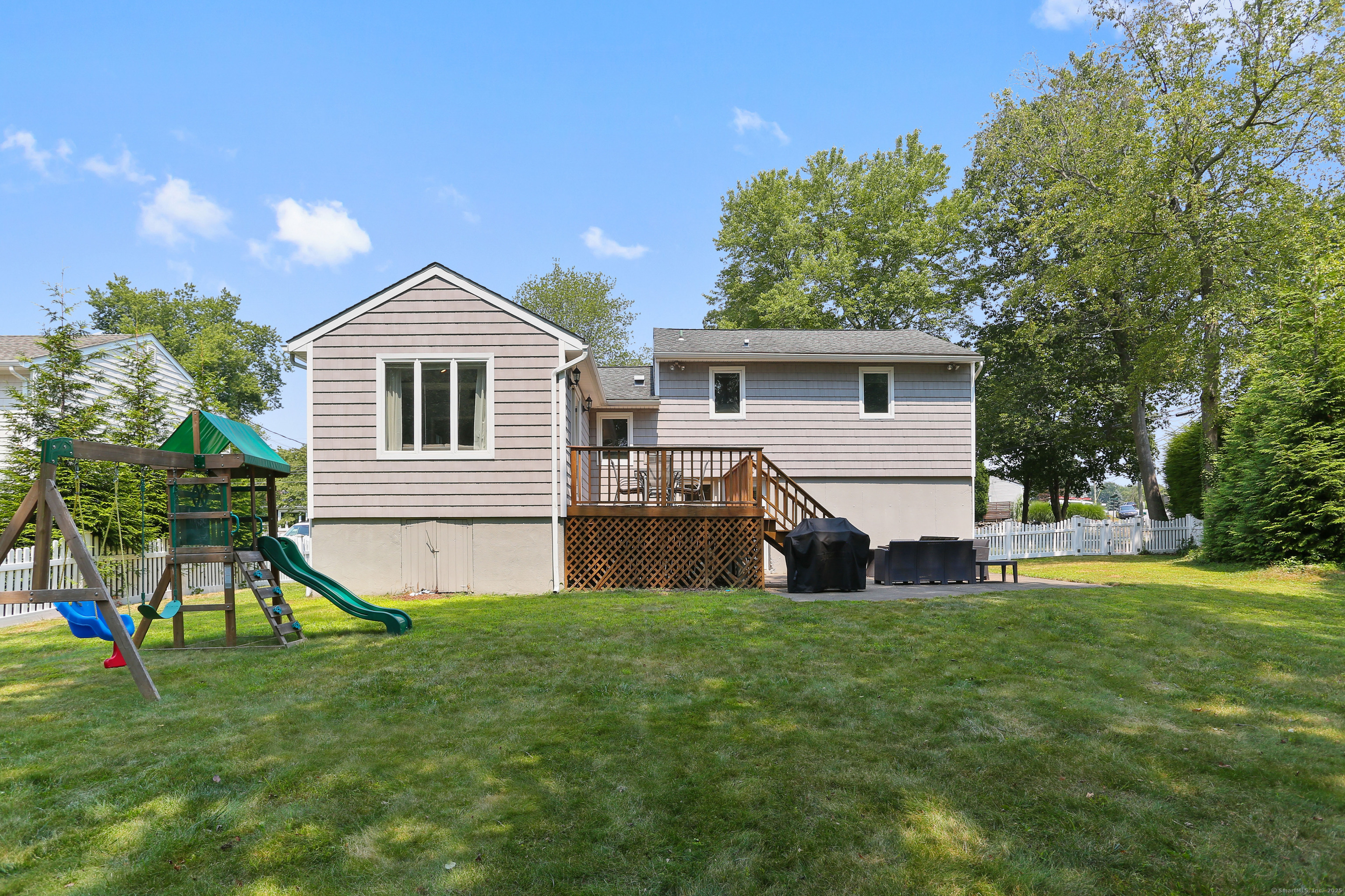 Fairfield, Connecticut, 06824, United States, 3 Bedrooms Bedrooms, ,2 BathroomsBathrooms,Residential,For Sale,1916978