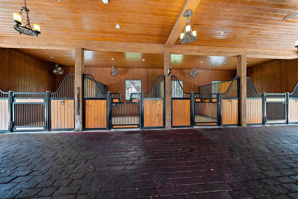 Largo, Florida, 33774, United States, 5 Bedrooms Bedrooms, ,7 BathroomsBathrooms,Residential,For Sale,1876225
