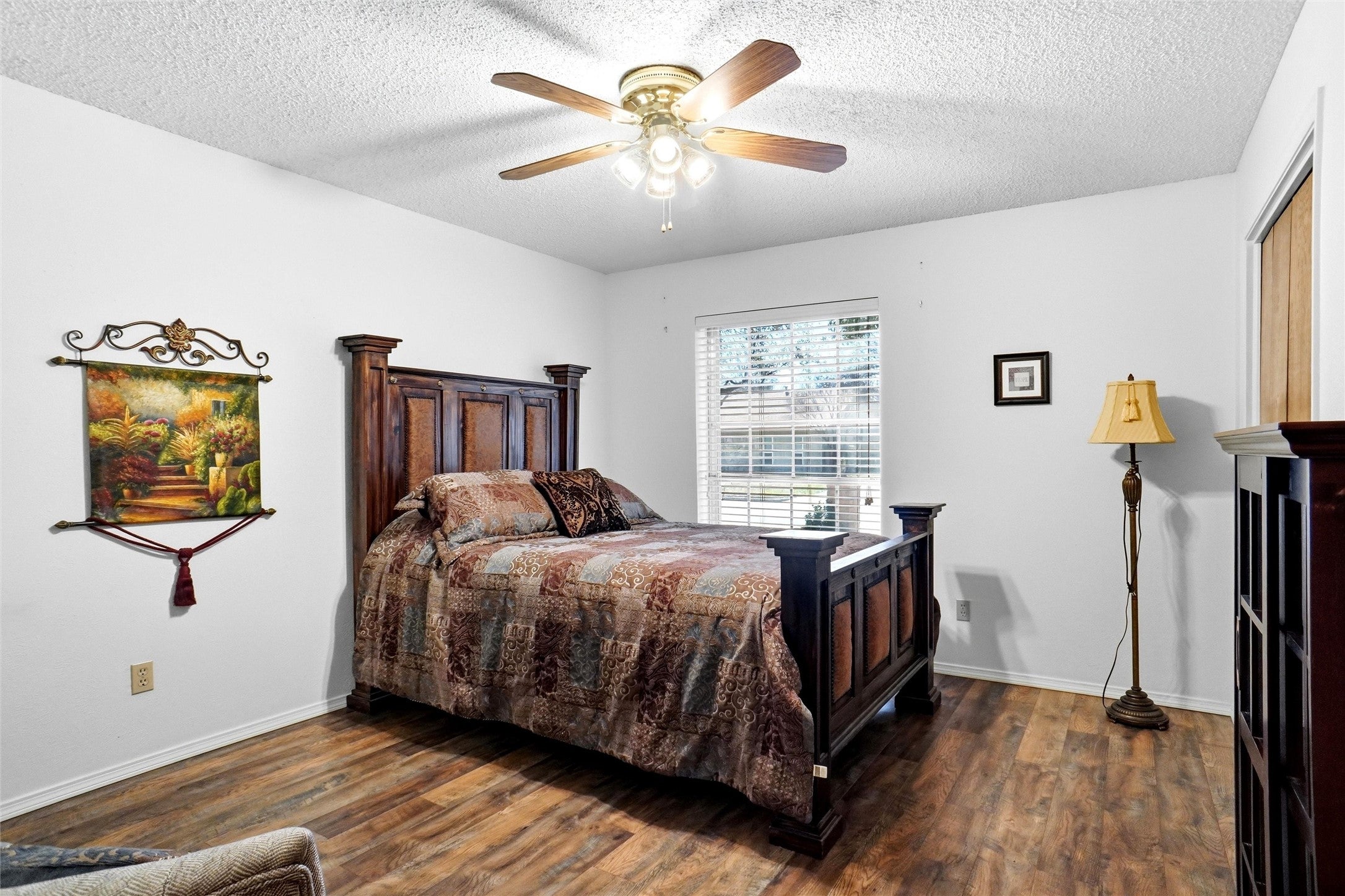 Hurst, Texas, 76054, United States, 4 Bedrooms Bedrooms, ,3 BathroomsBathrooms,Residential,For Sale,2024676