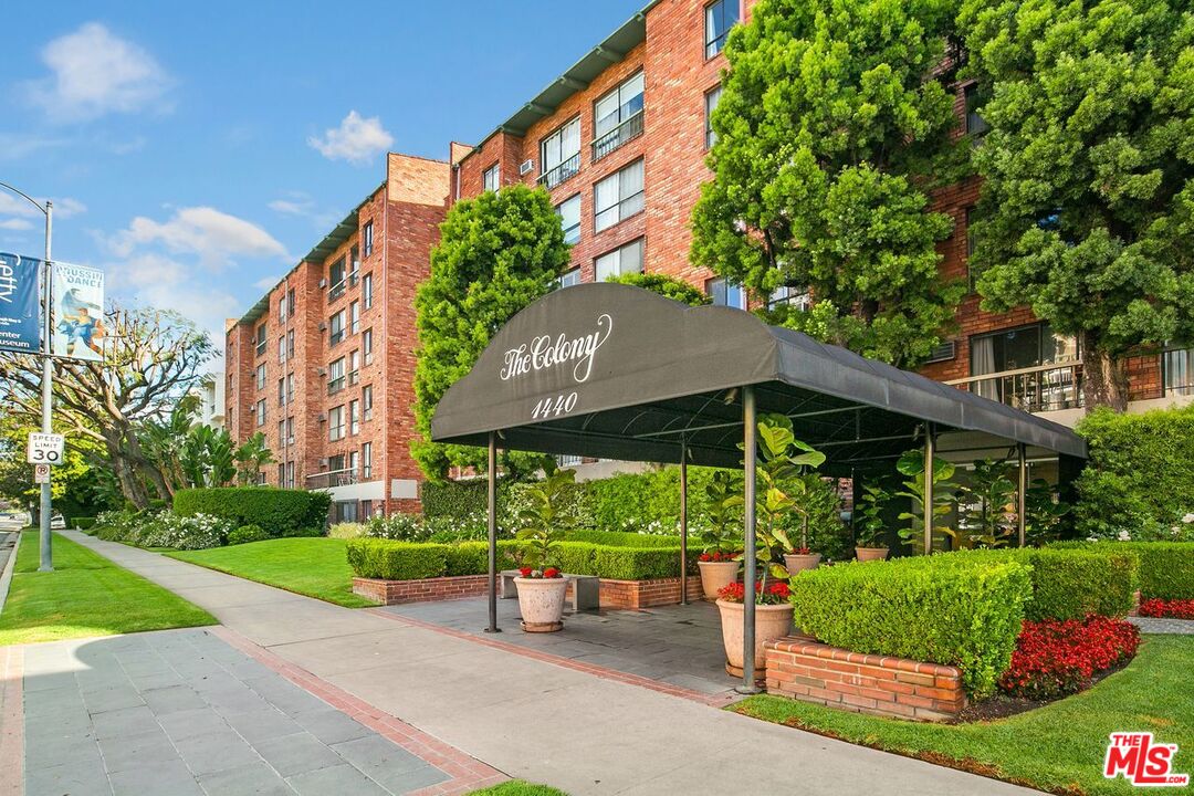 Los Angeles, California, 90024, United States, 2 Bedrooms Bedrooms, ,1 BathroomBathrooms,Residential,For Sale,1948814