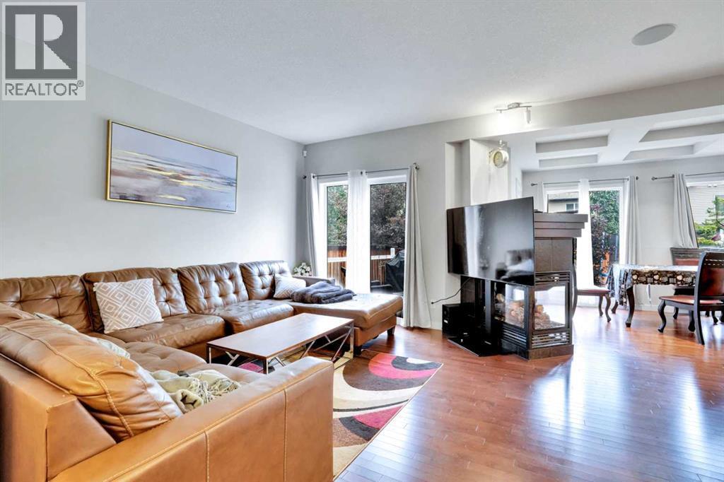 CALGARY, Alberta, T2X 0J7, CA, 3 Bedrooms Bedrooms, ,2 BathroomsBathrooms,Residential,For Sale,1947364