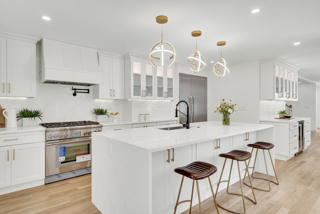 Cambridge, Massachusetts, 02139, United States, 4 Bedrooms Bedrooms, ,5 BathroomsBathrooms,Residential,For Sale,1891277