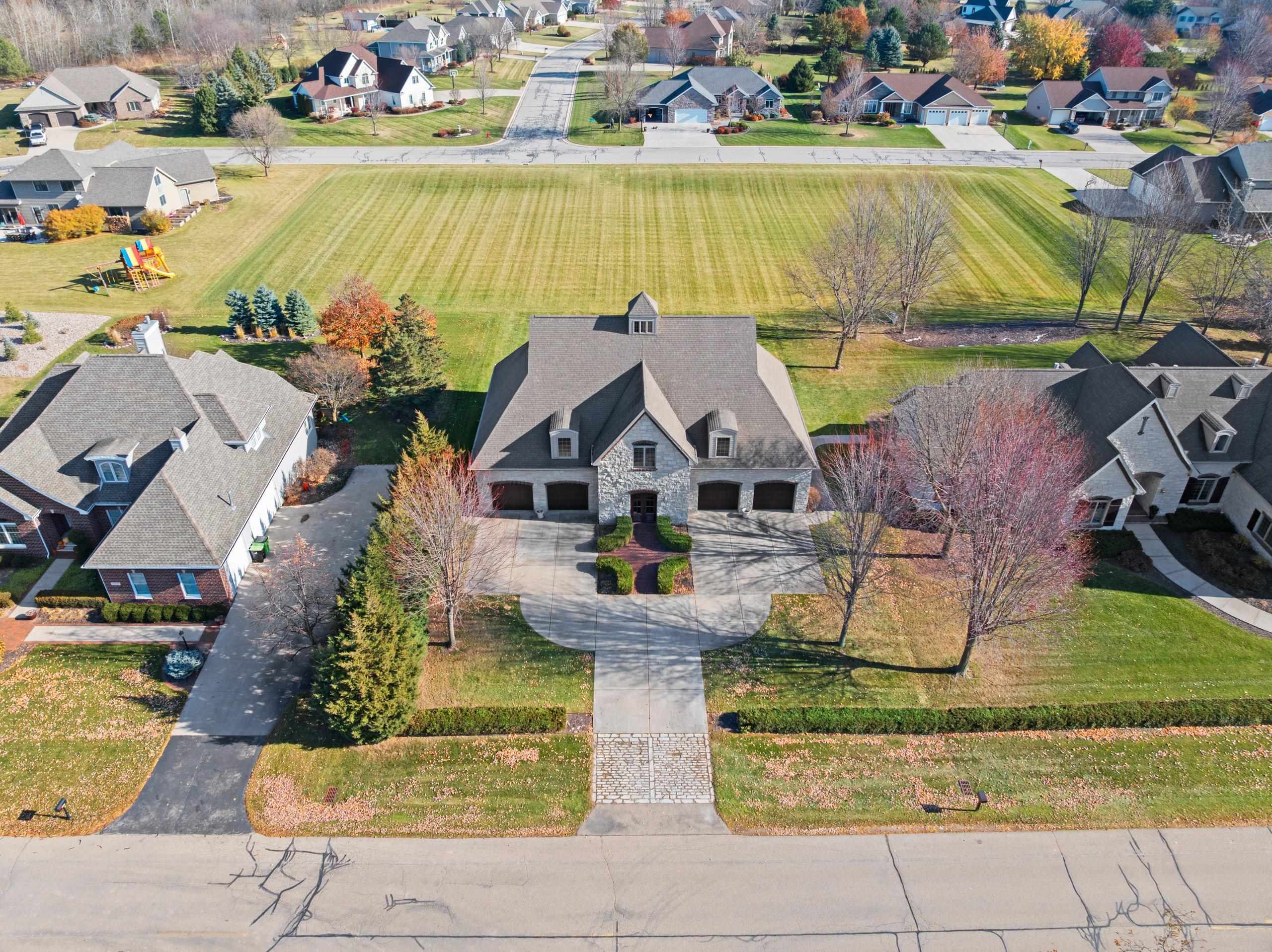 MENASHA, Wisconsin, 54952, United States, 2 Bedrooms Bedrooms, ,3 BathroomsBathrooms,Residential,For Sale,1994567