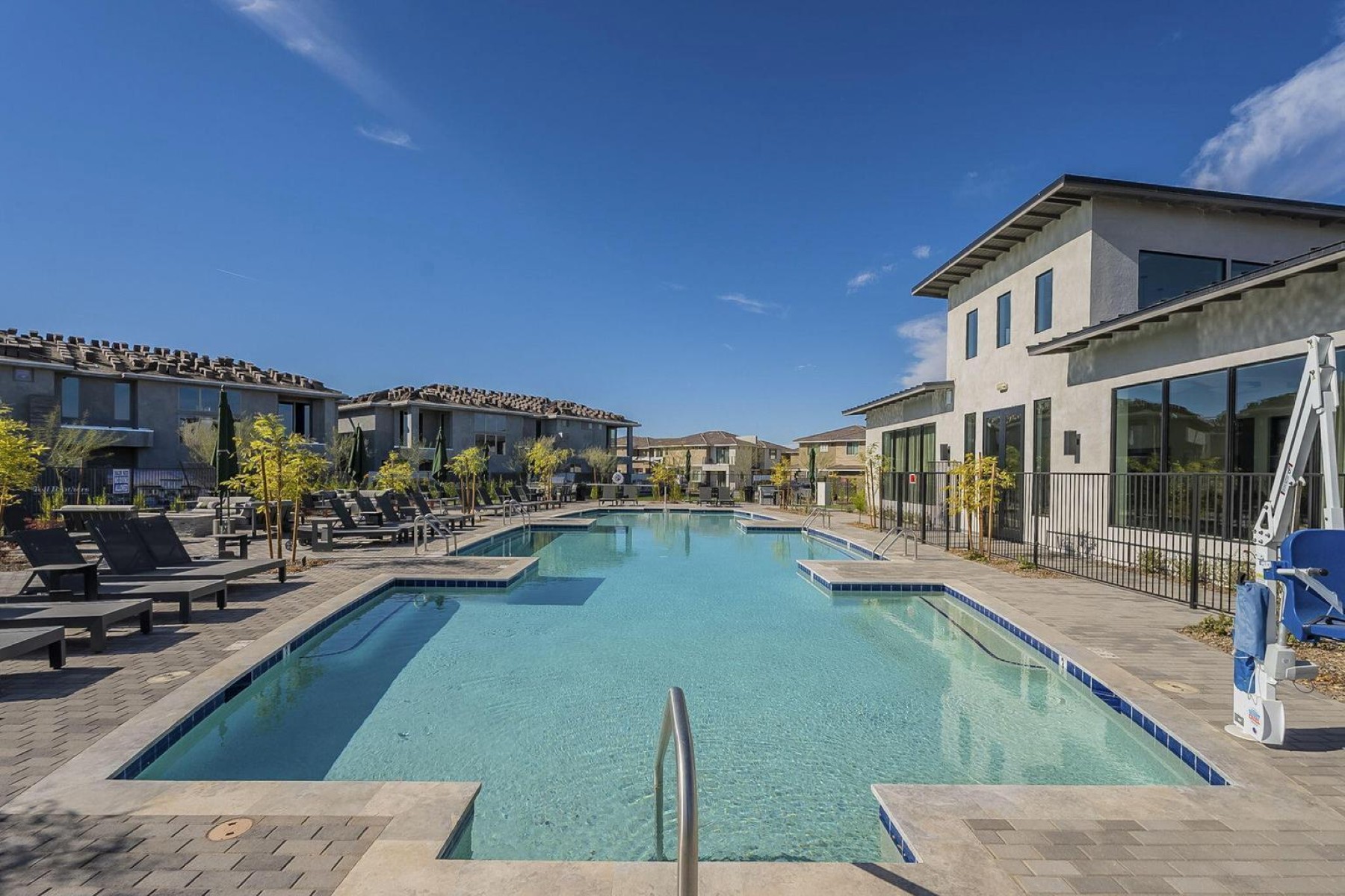  2121 W Sonoran Desert Drive  Phoenix, AZ - 物件實景