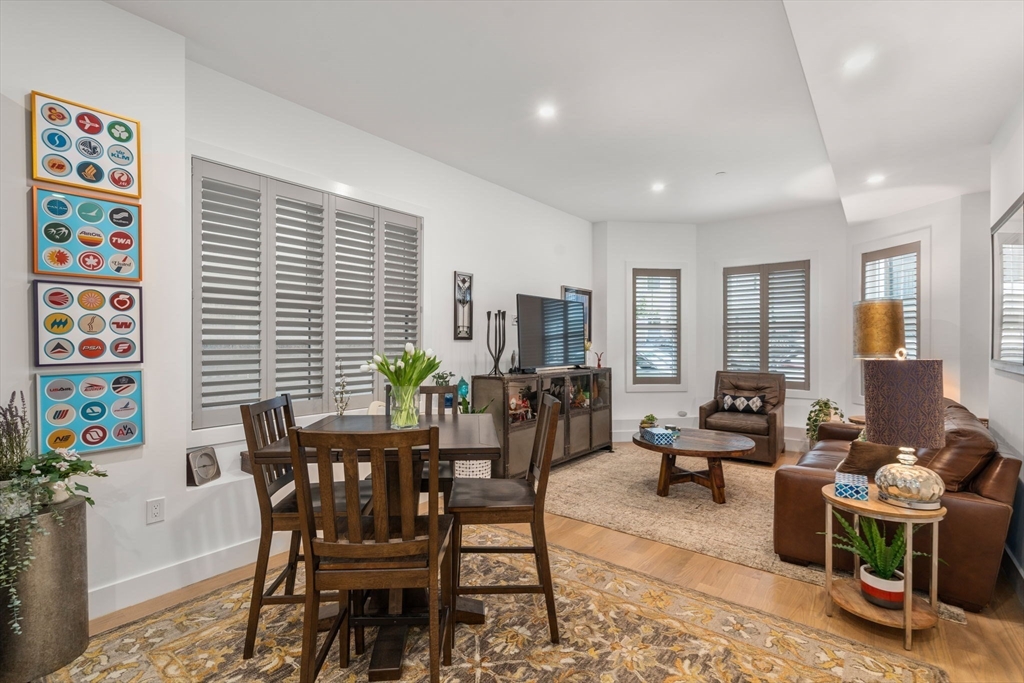 Boston, Massachusetts, 02128, United States, 2 Bedrooms Bedrooms, ,2 BathroomsBathrooms,Residential,For Sale,1940693