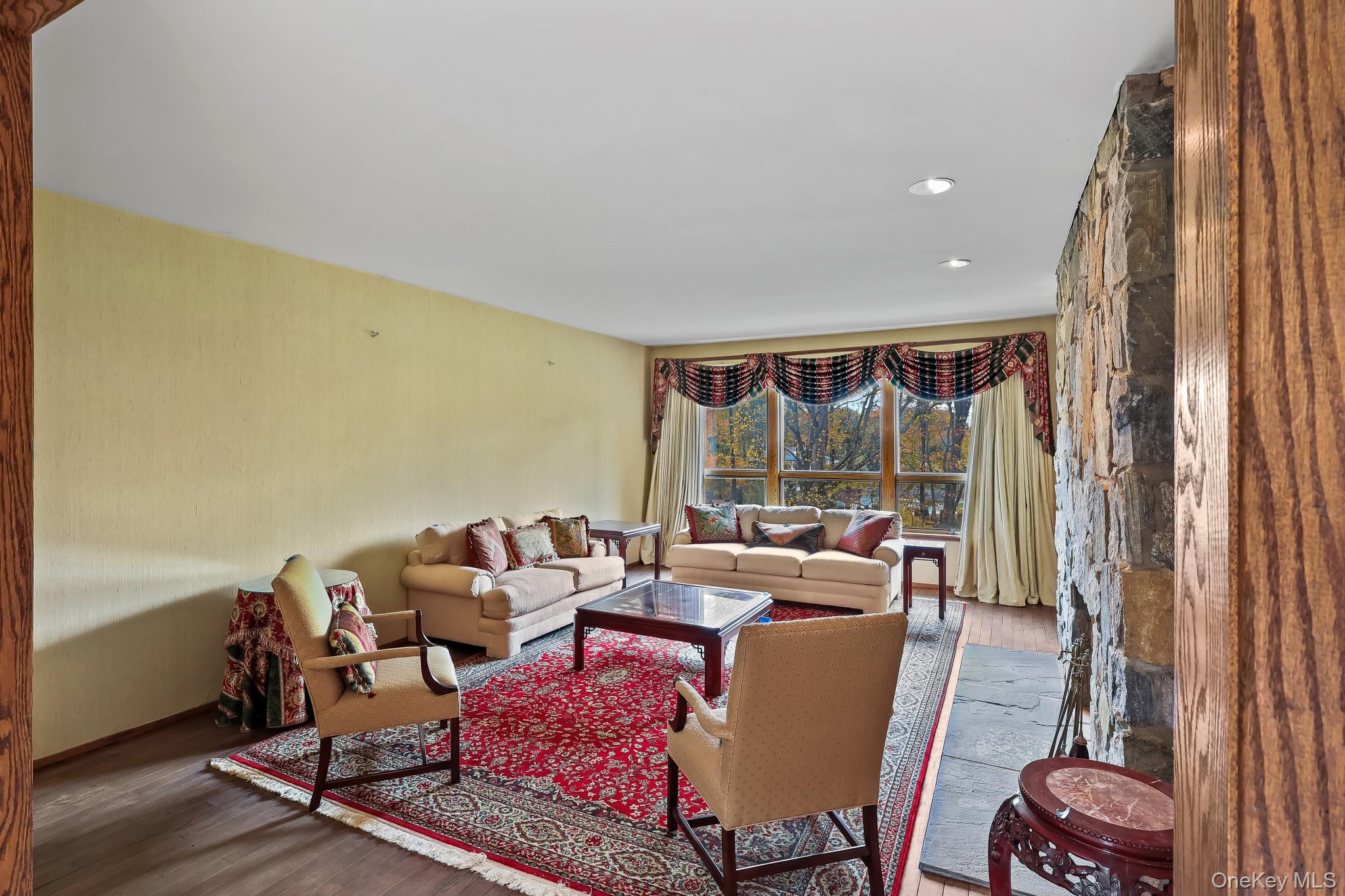 Harrison, New York, 10528, United States, 4 Bedrooms Bedrooms, ,5 BathroomsBathrooms,Residential,For Sale,1989402