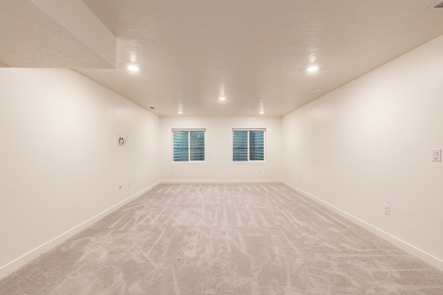  Fresh, Bright & Beautiful 2-Story Home - 物件實景