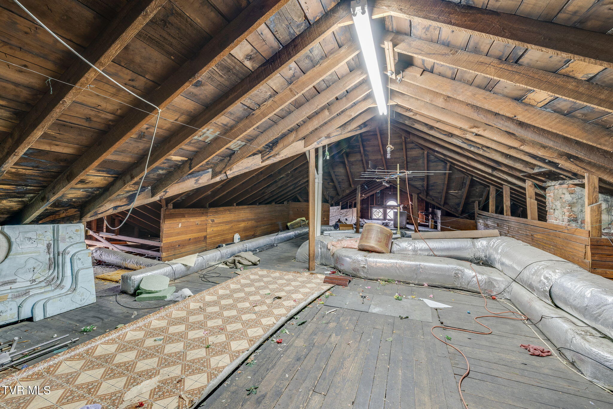 Bristol, Tennessee, 37620, United States, 4 Bedrooms Bedrooms, ,5 BathroomsBathrooms,Residential,For Sale,2005262