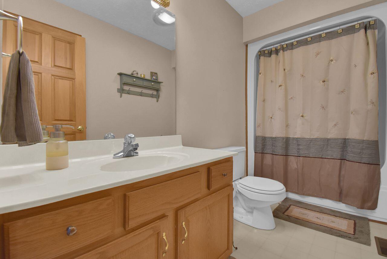 Dry Ridge, Kentucky, 41035, United States, 5 Bedrooms Bedrooms, ,4 BathroomsBathrooms,Residential,For Sale,1818074