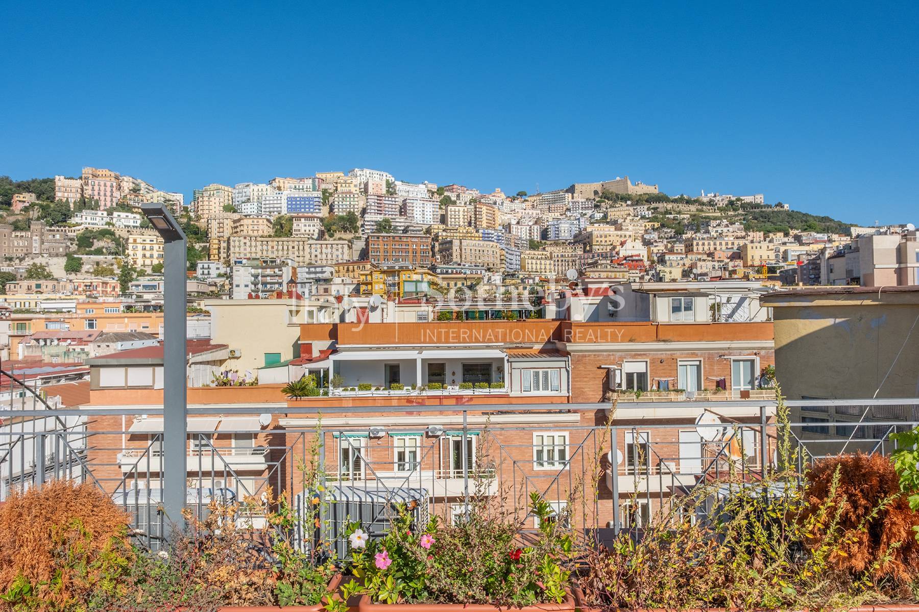 Renovated penthouse in the center of Chiaia - 物件實景