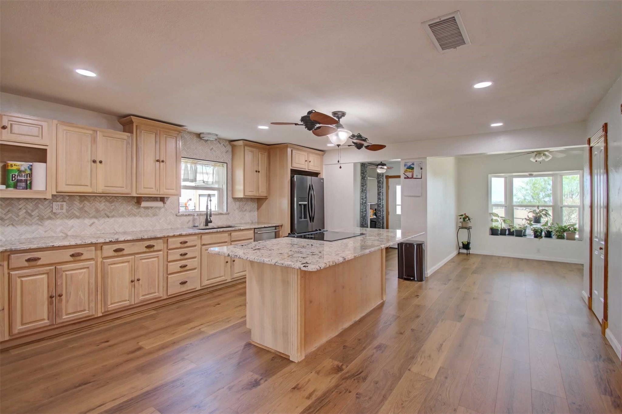Springtown, Texas, 76082, United States, 3 Bedrooms Bedrooms, ,2 BathroomsBathrooms,Residential,For Sale,2049290