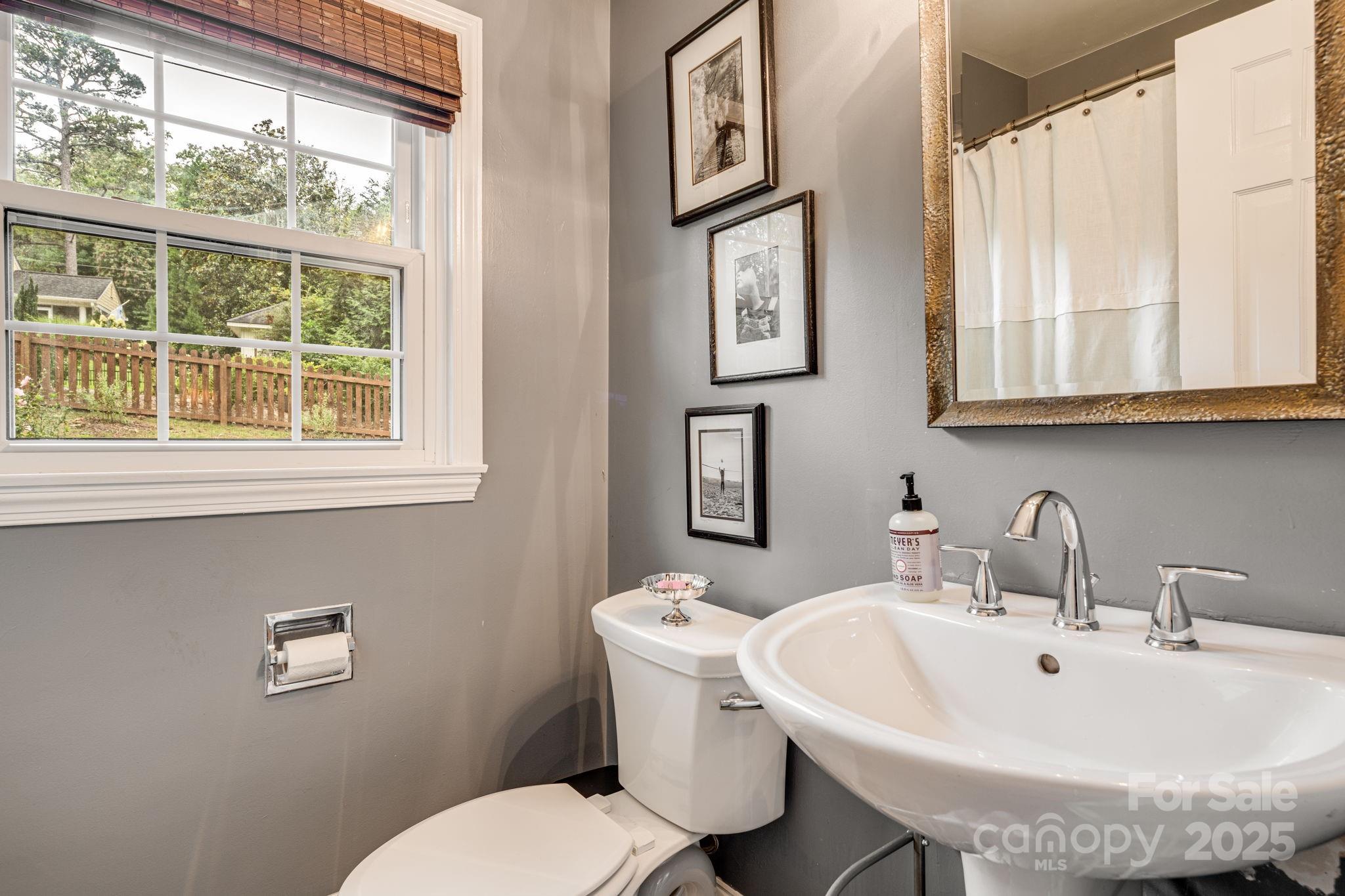 Asheville, North Carolina, 28804, United States, 3 Bedrooms Bedrooms, ,2 BathroomsBathrooms,Residential,For Sale,1916392
