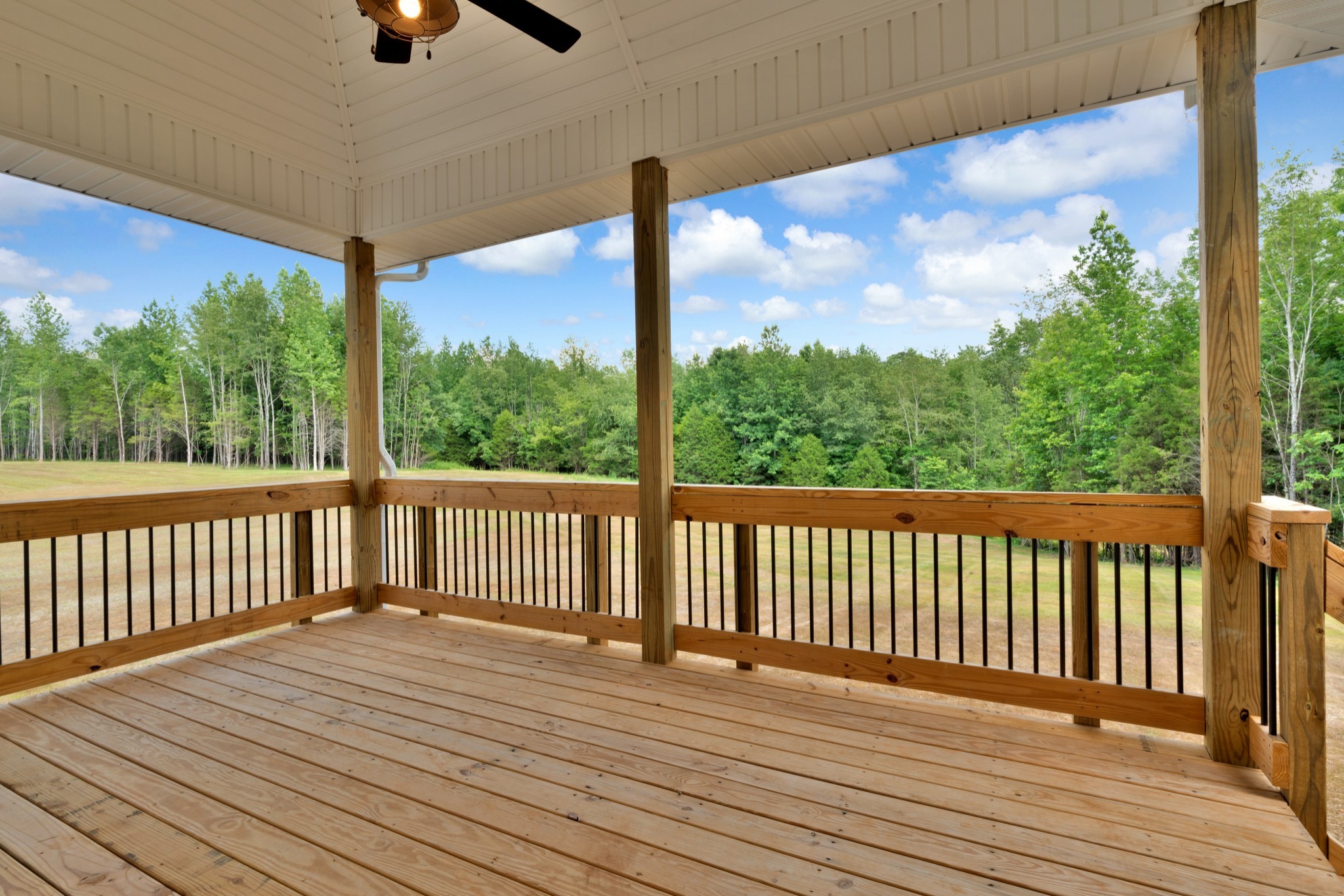Clarksville, Tennessee, 37043, United States, 4 Bedrooms Bedrooms, ,4 BathroomsBathrooms,Residential,For Sale,1921521