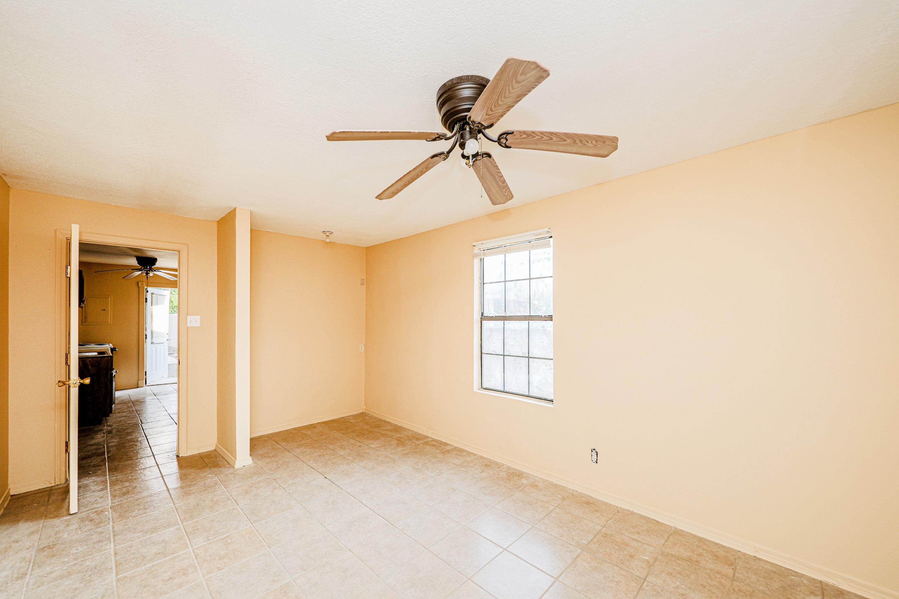 LAREDO, Texas, 78045, United States, 4 Bedrooms Bedrooms, ,4 BathroomsBathrooms,Residential,For Sale,1955145