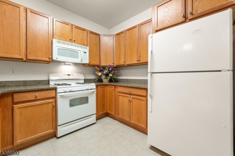 Clifton City, New Jersey, 07013, United States, 2 Bedrooms Bedrooms, ,2 BathroomsBathrooms,Residential,For Sale,1870870