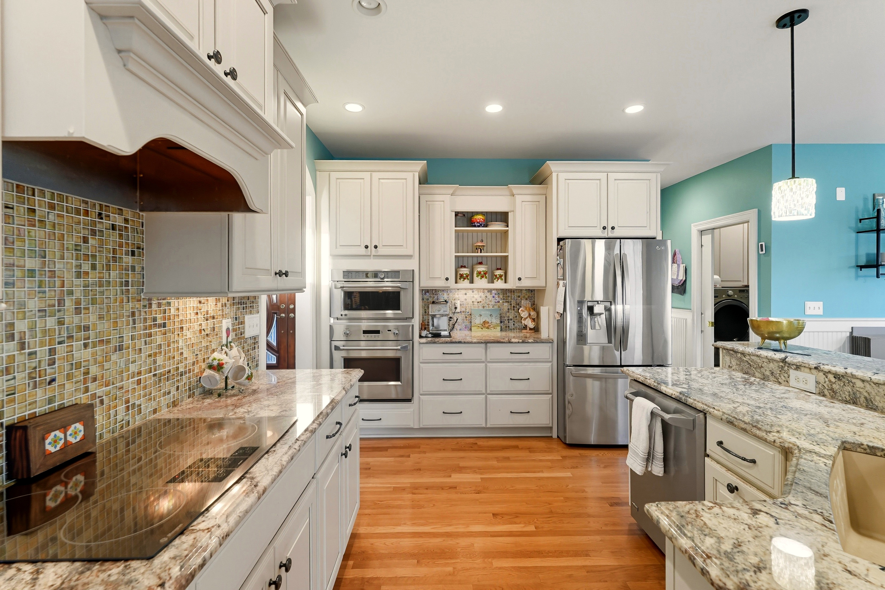 Louisville, Kentucky, 40220, United States, 3 Bedrooms Bedrooms, ,4 BathroomsBathrooms,Residential,For Sale,1979535