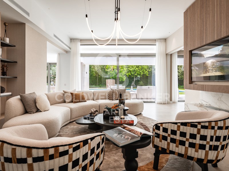 Estepona, Andalusia, ES, 5 Bedrooms Bedrooms, ,5 BathroomsBathrooms,Residential,For Sale,1826458