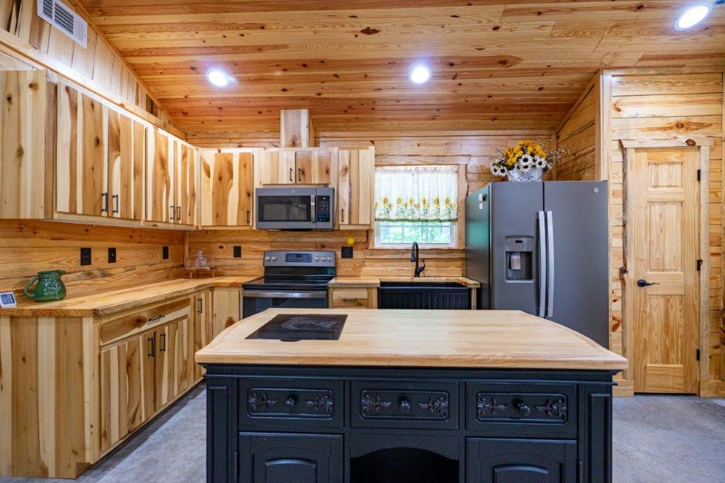 LaGrange, Georgia, 30240, United States, 2 Bedrooms Bedrooms, ,2 BathroomsBathrooms,Residential,For Sale,1865221