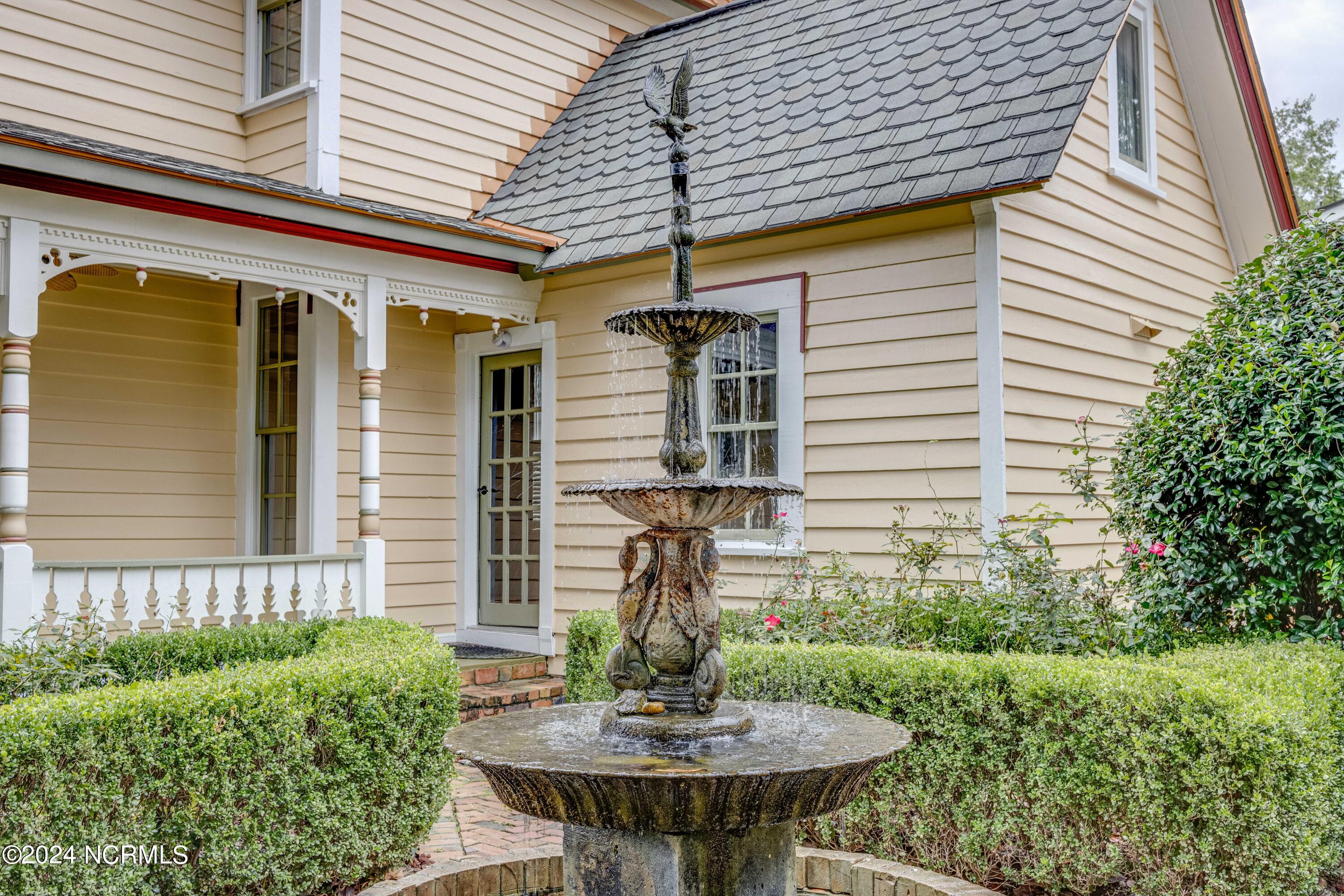 122 S Academy Street, Washington, North Carolina, 27889, United States, 3 Bedrooms Bedrooms, ,4 BathroomsBathrooms,Residential,For Sale,122 S Academy Street,1639244