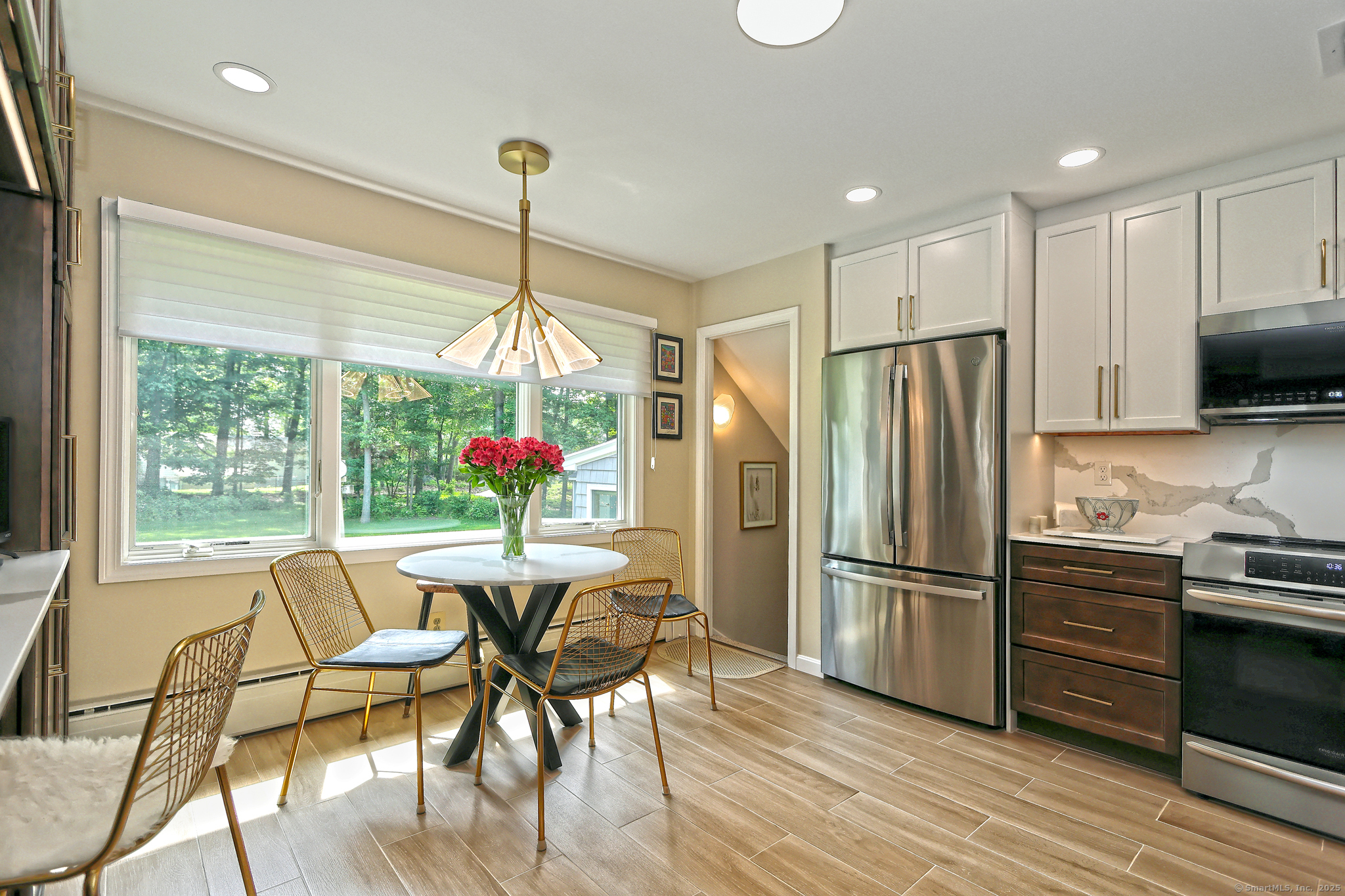 Orange, Connecticut, 06477, United States, 3 Bedrooms Bedrooms, ,3 BathroomsBathrooms,Residential,For Sale,1911286