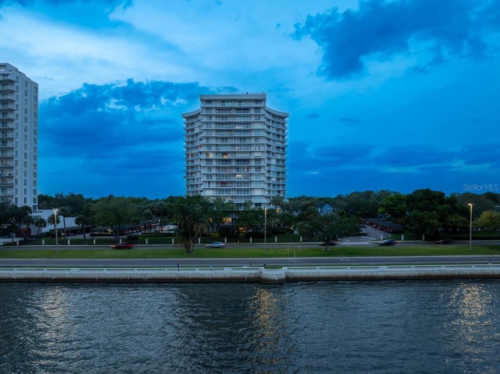 Tampa, Florida, 33629, United States, 2 Bedrooms Bedrooms, ,2 BathroomsBathrooms,Residential,For Sale,1993364