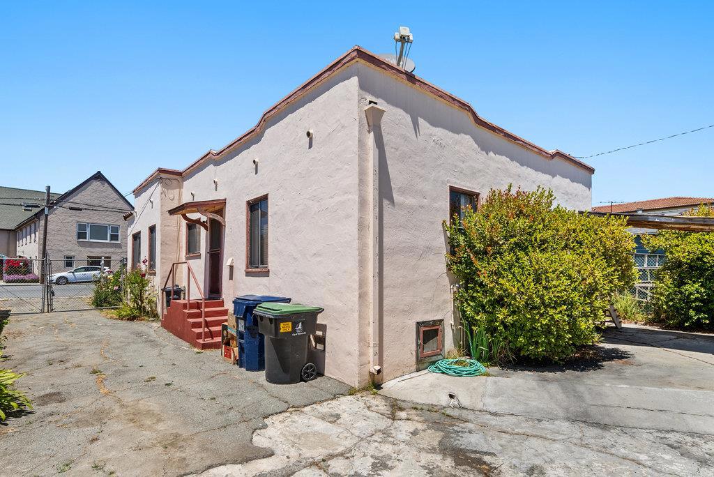 Watsonville, California, 95076, United States, 3 Bedrooms Bedrooms, ,1 BathroomBathrooms,Residential,For Sale,1889812