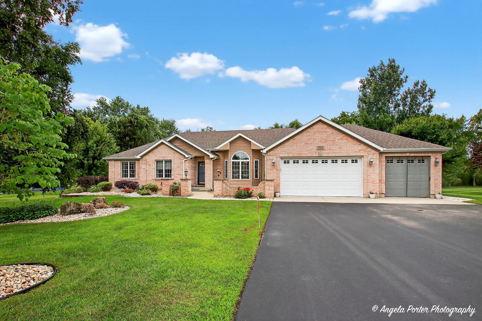 Mchenry, Illinois, 60051, United States, 4 Bedrooms Bedrooms, ,4 BathroomsBathrooms,Residential,For Sale,1916505