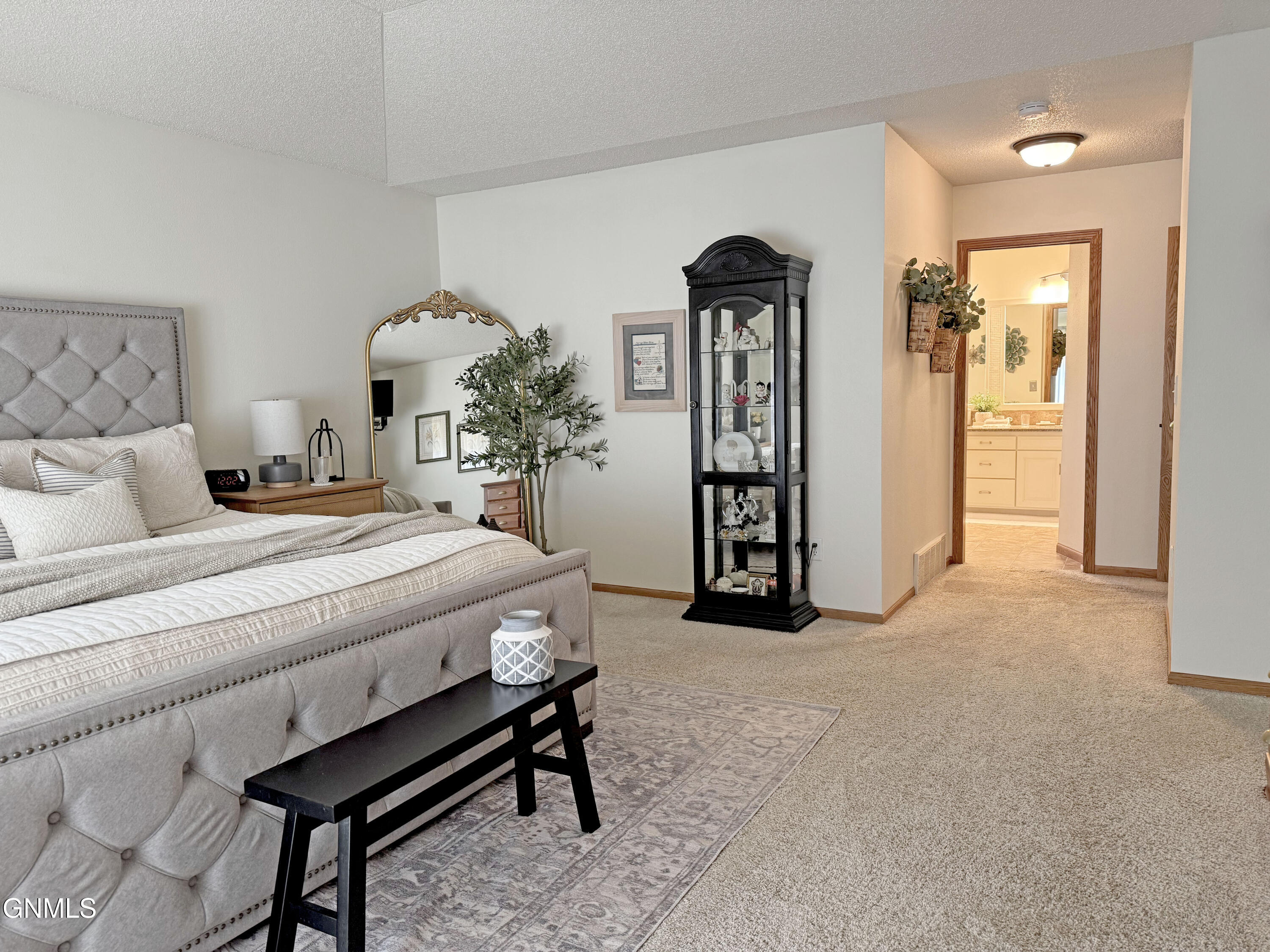 Bismarck, North Dakota, 58503, United States, 5 Bedrooms Bedrooms, ,2 BathroomsBathrooms,Residential,For Sale,2001566