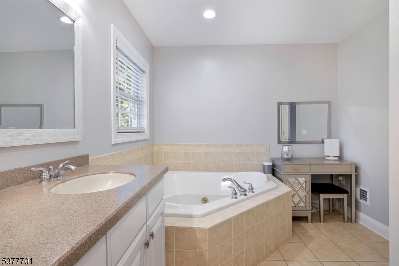 Denville Twp., New Jersey, 07834-3836, United States, 3 Bedrooms Bedrooms, ,4 BathroomsBathrooms,Residential,For Sale,1914239