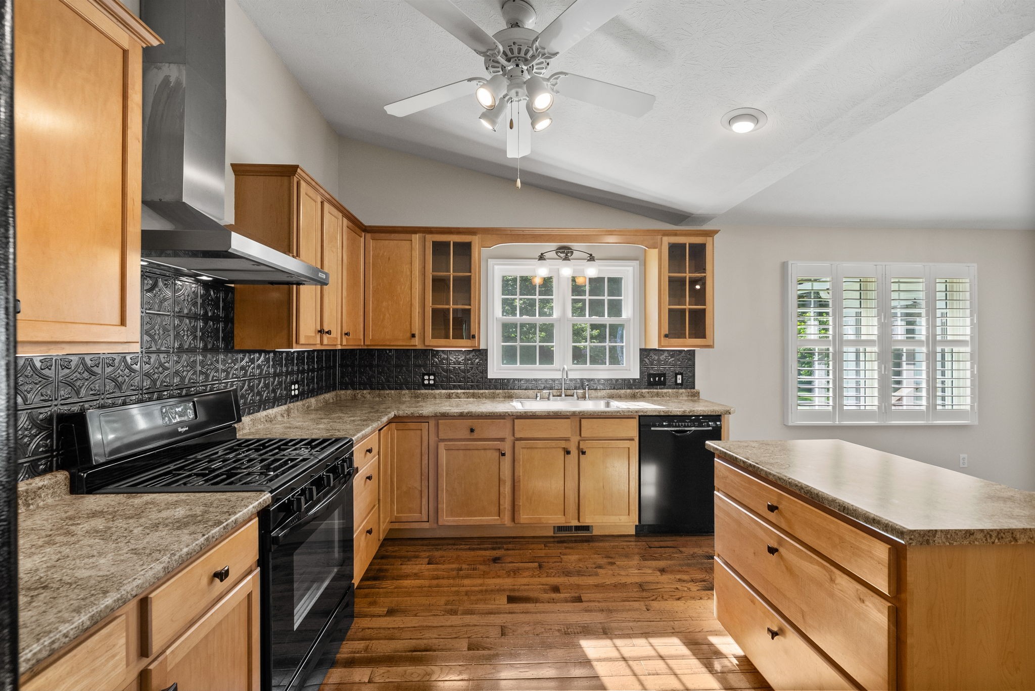 Cadiz, Kentucky, 42211, United States, 4 Bedrooms Bedrooms, ,3 BathroomsBathrooms,Residential,For Sale,1977115