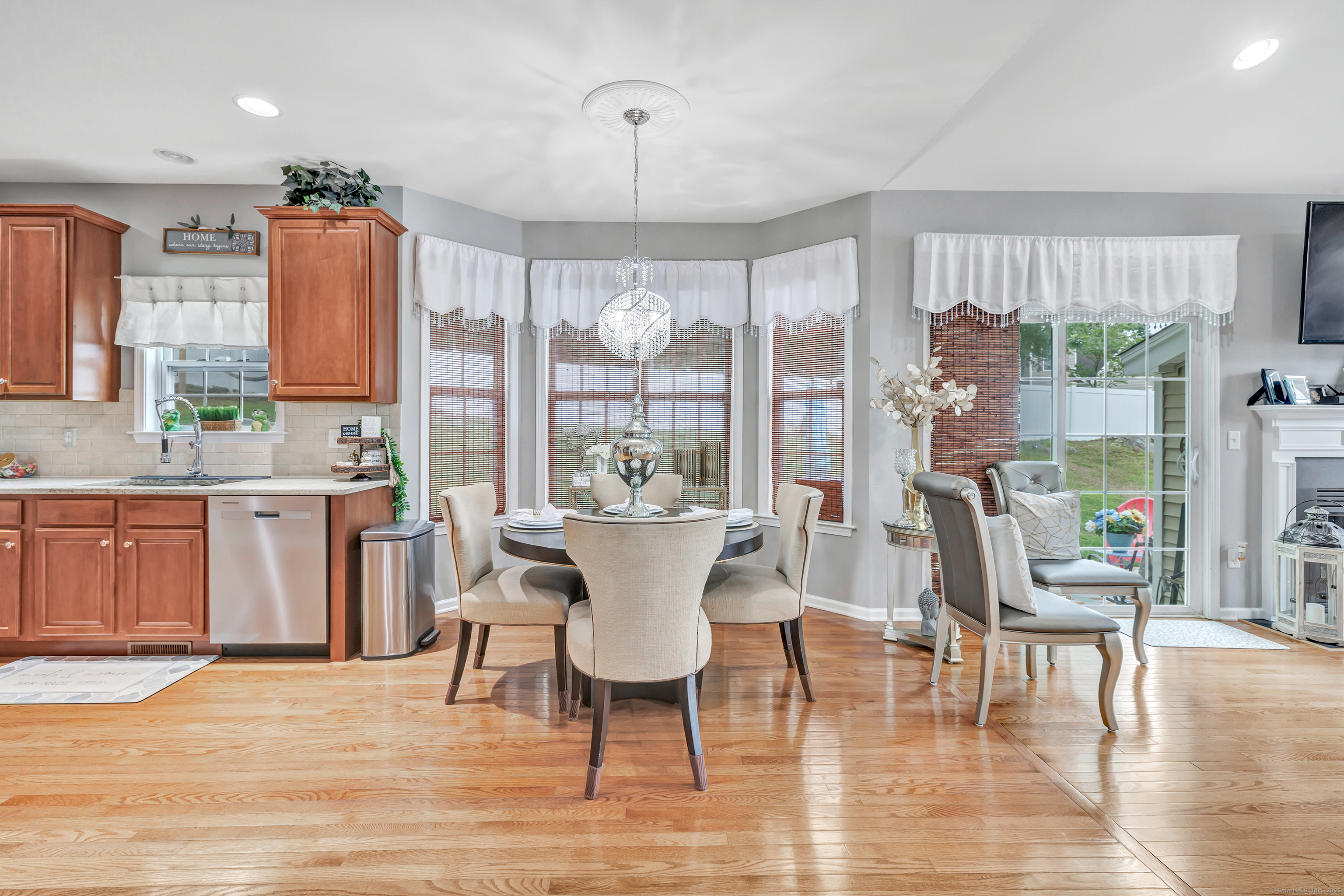 Seymour, Connecticut, 06483, United States, 4 Bedrooms Bedrooms, ,3 BathroomsBathrooms,Residential,For Sale,1906735